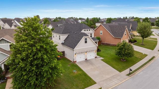 1114 Chancery Lane, Cave Springs, AR 72718