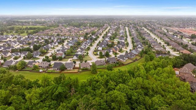 1114 Chancery Lane, Cave Springs, AR 72718
