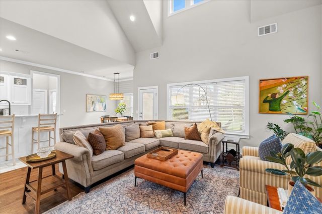 1114 Chancery Lane, Cave Springs, AR 72718