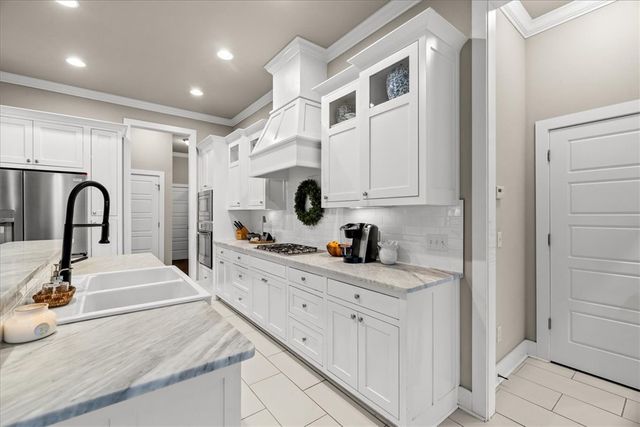 1114 Chancery Lane, Cave Springs, AR 72718