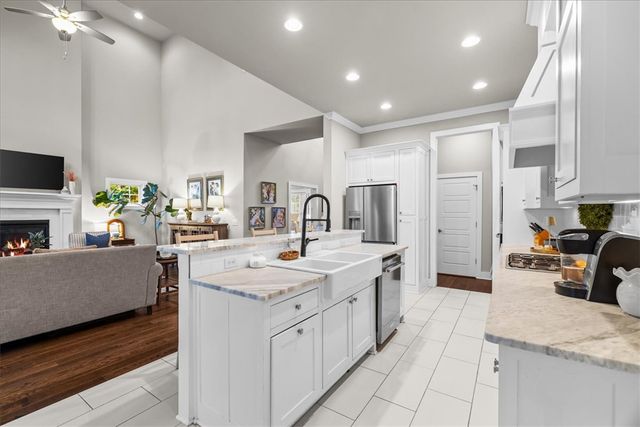 1114 Chancery Lane, Cave Springs, AR 72718