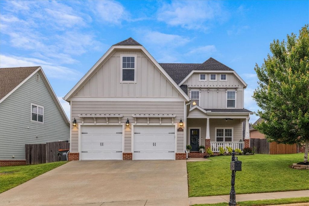 1114 Chancery Lane, Cave Springs, AR 72718
