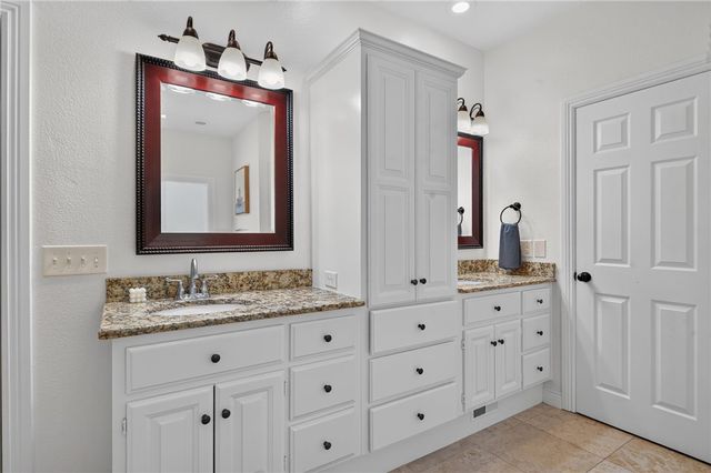 1806 S Prestwick Place, Rogers, AR 72758