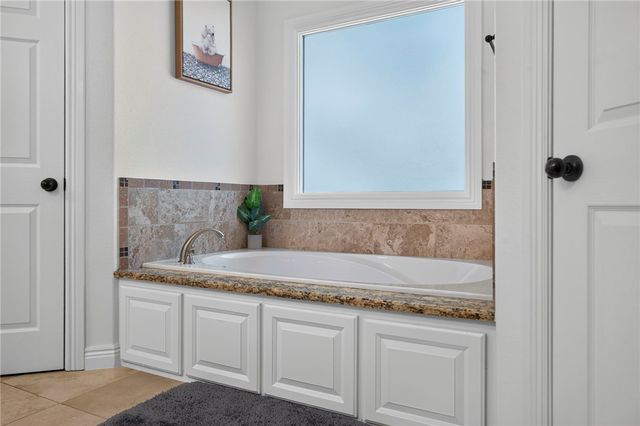 1806 S Prestwick Place, Rogers, AR 72758