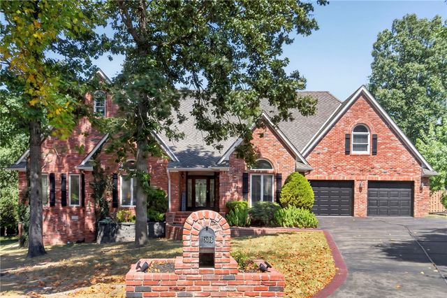 1806 S Prestwick Place, Rogers, AR 72758