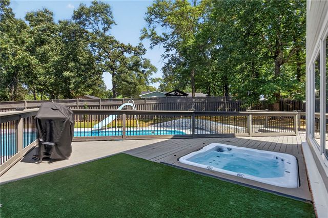 1806 S Prestwick Place, Rogers, AR 72758