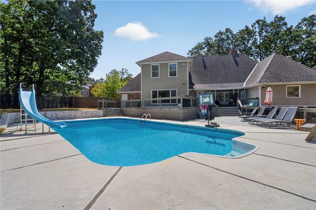 1806 S Prestwick Place, Rogers, AR 72758