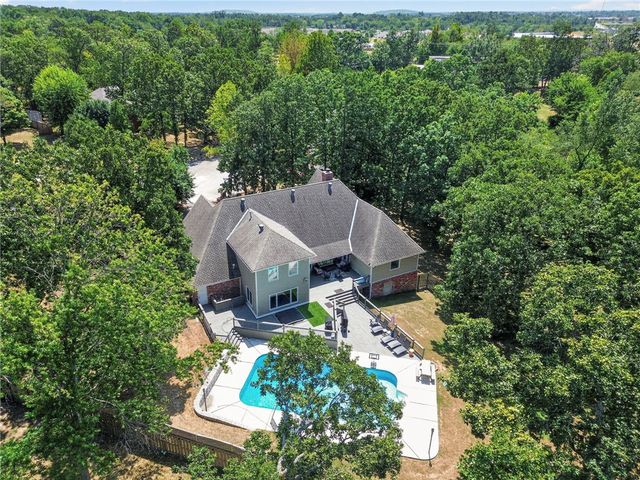 1806 S Prestwick Place, Rogers, AR 72758