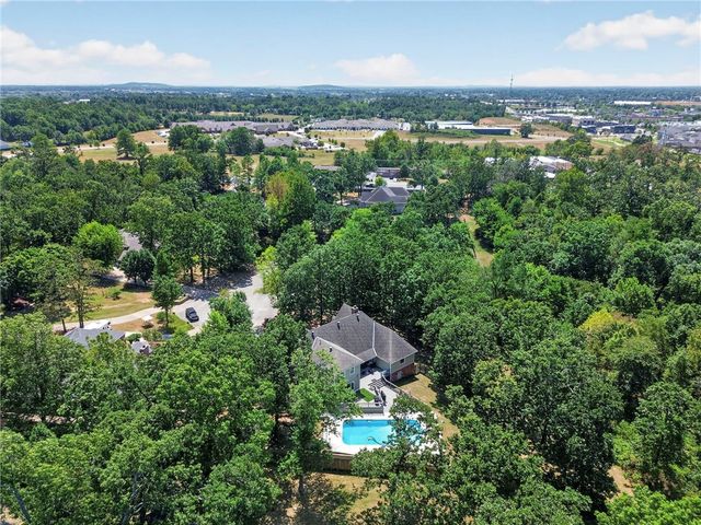 1806 S Prestwick Place, Rogers, AR 72758