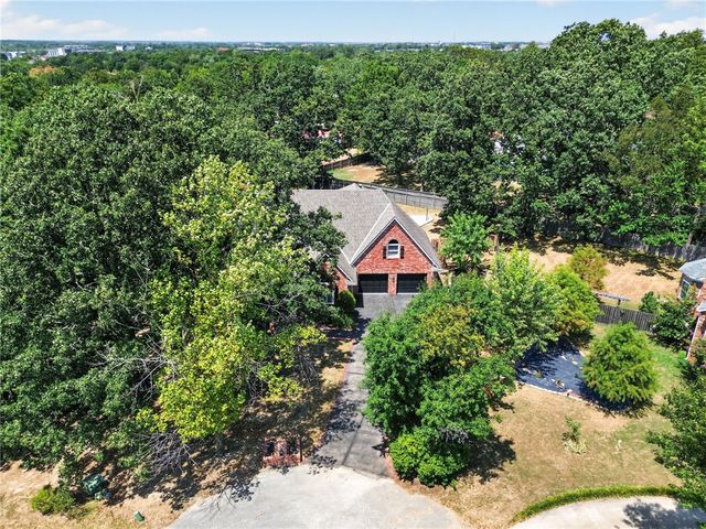 1806 S Prestwick Place, Rogers, AR 72758