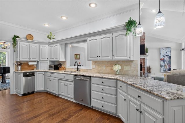 1806 S Prestwick Place, Rogers, AR 72758