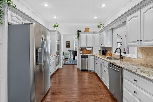 1806 S Prestwick Place, Rogers, AR 72758