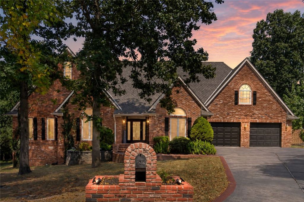 1806 S Prestwick Place, Rogers, AR 72758