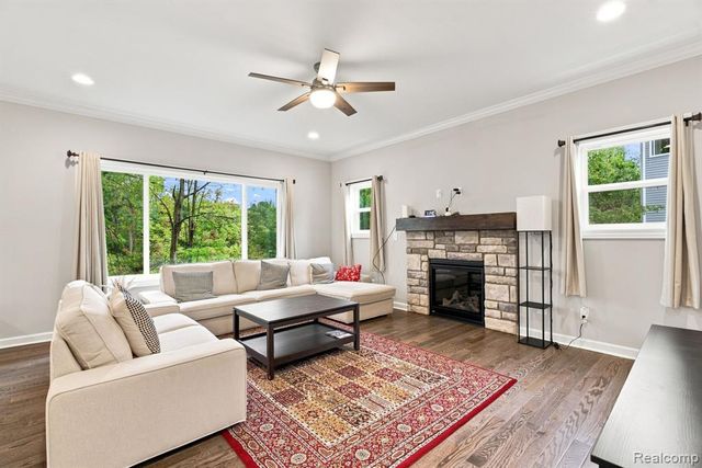 6149 Woodridge Lane, Grand Blanc, MI 48439