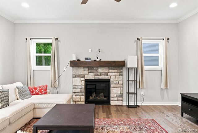 6149 Woodridge Lane, Grand Blanc, MI 48439