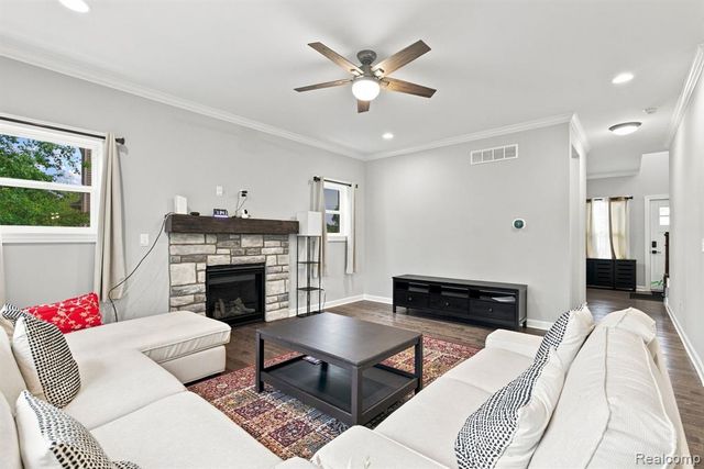 6149 Woodridge Lane, Grand Blanc, MI 48439