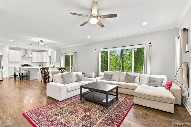 6149 Woodridge Lane, Grand Blanc, MI 48439