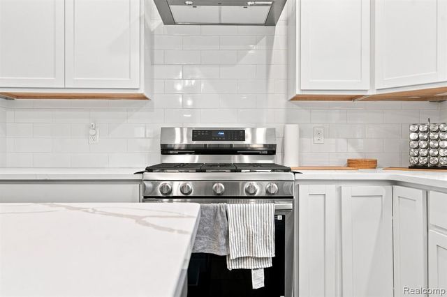 6149 Woodridge Lane, Grand Blanc, MI 48439