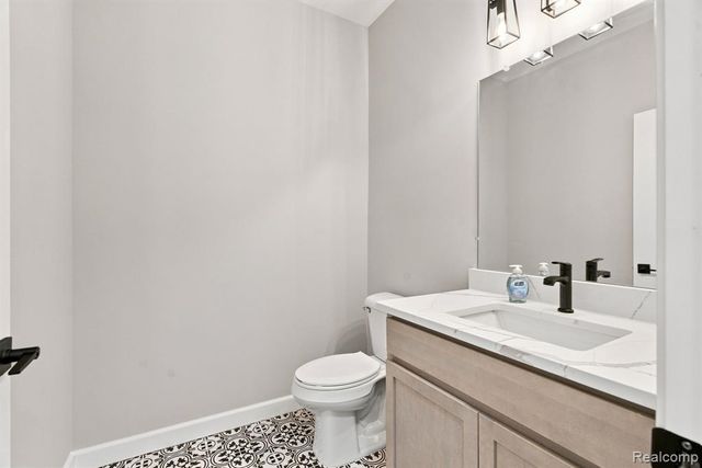 6149 Woodridge Lane, Grand Blanc, MI 48439