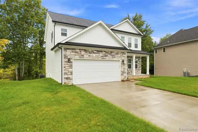 6149 Woodridge Lane, Grand Blanc, MI 48439