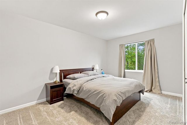 6149 Woodridge Lane, Grand Blanc, MI 48439