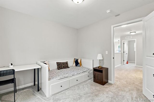 6149 Woodridge Lane, Grand Blanc, MI 48439