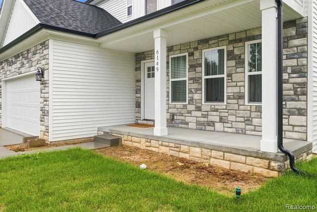 6149 Woodridge Lane, Grand Blanc, MI 48439