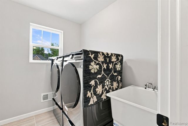 6149 Woodridge Lane, Grand Blanc, MI 48439