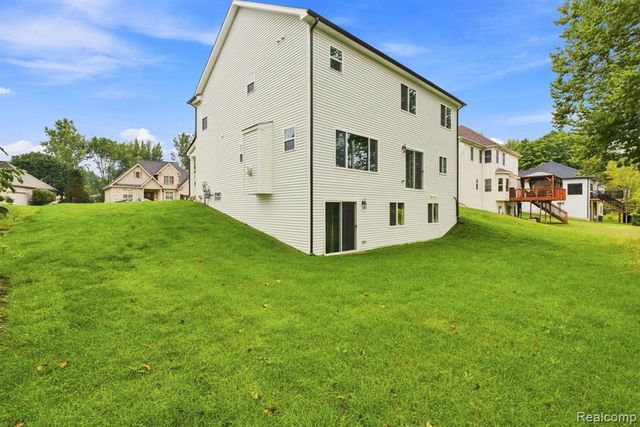 6149 Woodridge Lane, Grand Blanc, MI 48439