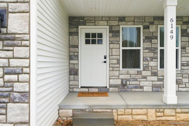 6149 Woodridge Lane, Grand Blanc, MI 48439