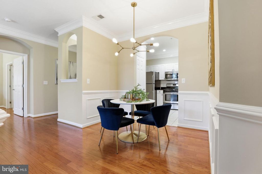 Image 12 of property listing at 7 GRANITE PL #214, Gaithersburg, MD 20878