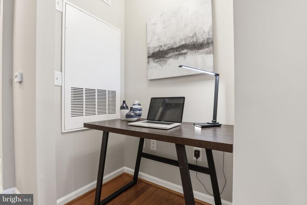 Image 15 of property listing at 7 GRANITE PL #214, Gaithersburg, MD 20878