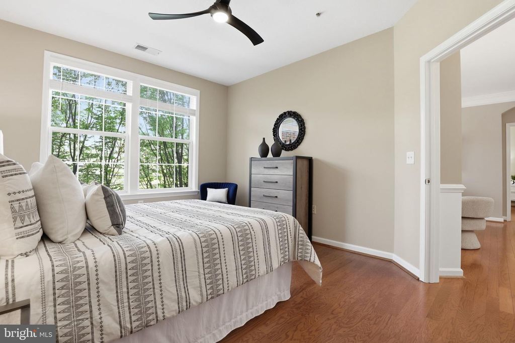 Image 16 of property listing at 7 GRANITE PL #214, Gaithersburg, MD 20878