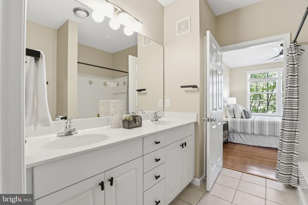 Image 18 of property listing at 7 GRANITE PL #214, Gaithersburg, MD 20878