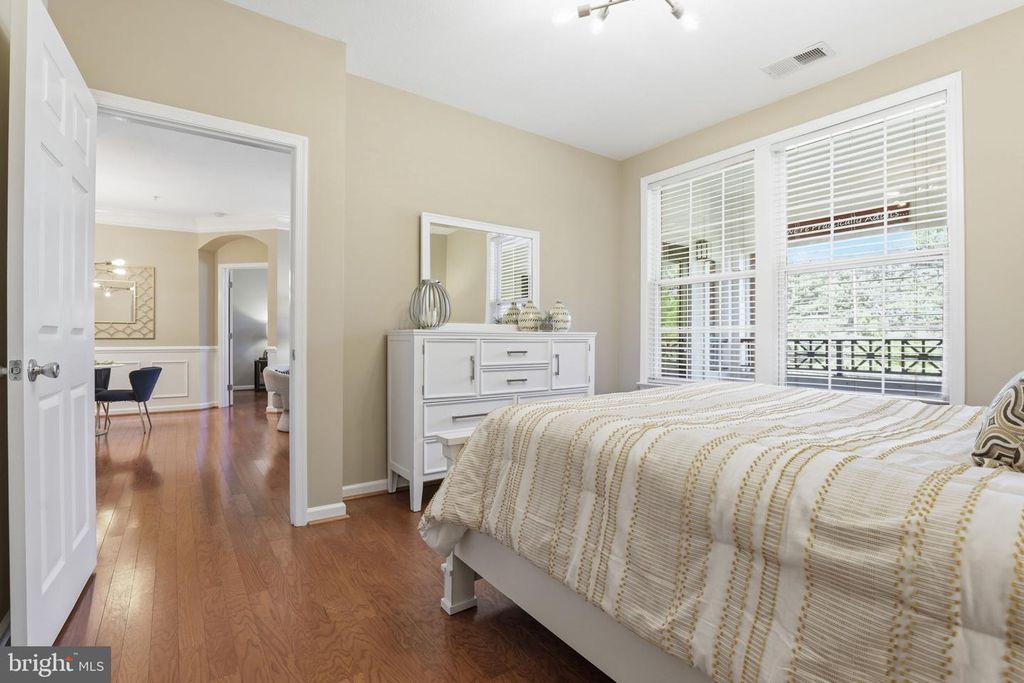 Image 22 of property listing at 7 GRANITE PL #214, Gaithersburg, MD 20878