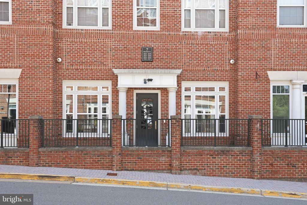 Image 29 of property listing at 7 GRANITE PL #214, Gaithersburg, MD 20878