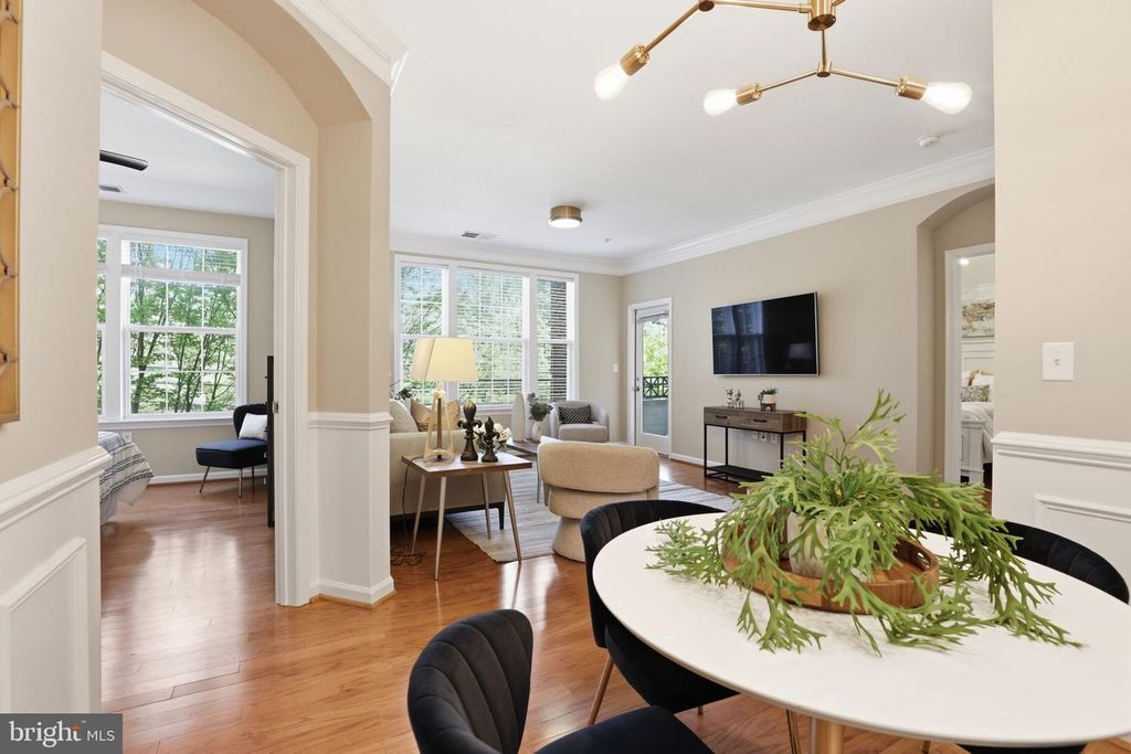 Image 3 of property listing at 7 GRANITE PL #214, Gaithersburg, MD 20878