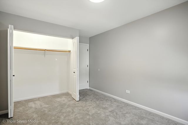 10 Cour Masson 10, Palos Hills, IL 60465