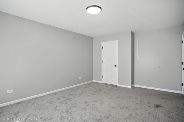 10 Cour Masson 10, Palos Hills, IL 60465