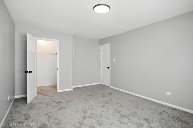 10 Cour Masson 10, Palos Hills, IL 60465