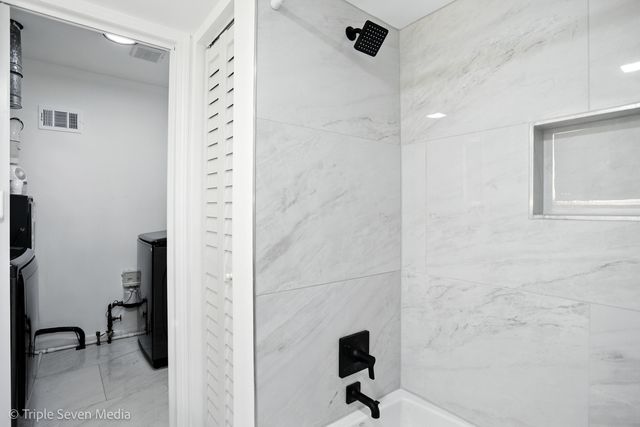 10 Cour Masson 10, Palos Hills, IL 60465