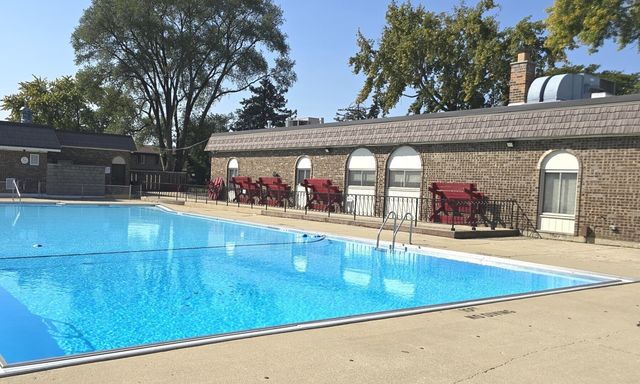 10 Cour Masson 10, Palos Hills, IL 60465