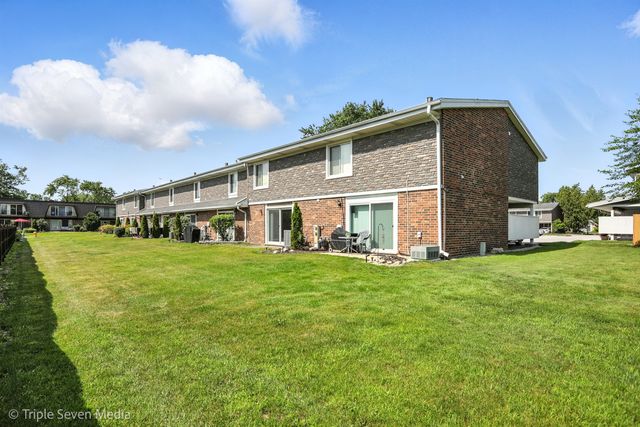 10 Cour Masson 10, Palos Hills, IL 60465