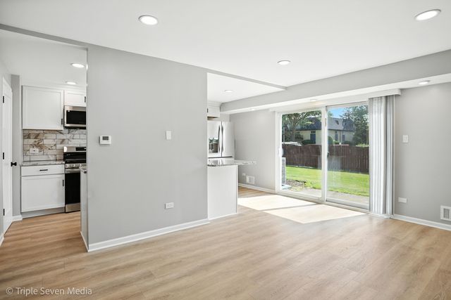 10 Cour Masson 10, Palos Hills, IL 60465