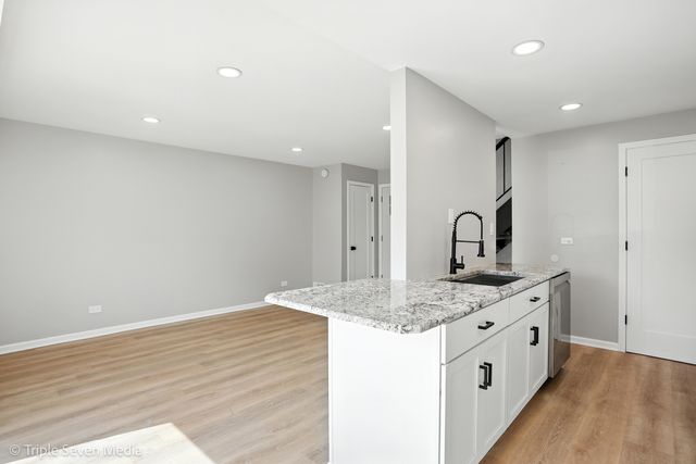 10 Cour Masson 10, Palos Hills, IL 60465