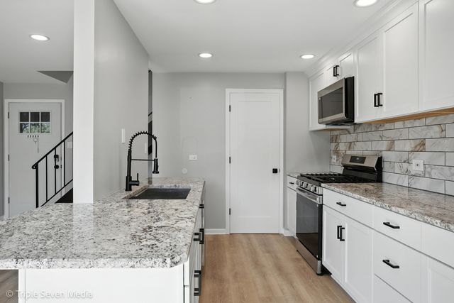 10 Cour Masson 10, Palos Hills, IL 60465