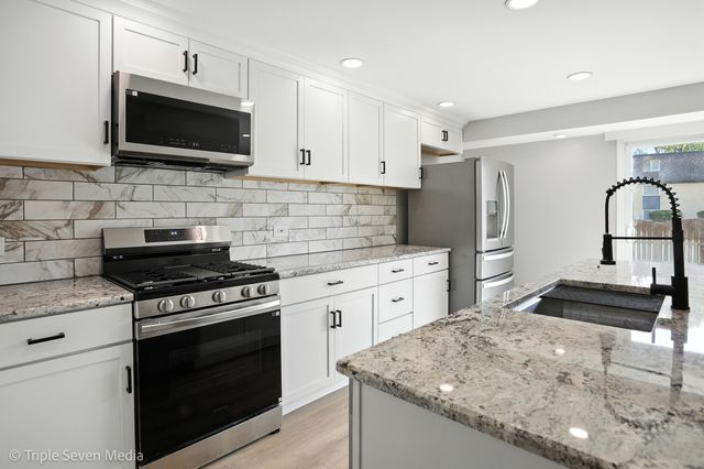 10 Cour Masson 10, Palos Hills, IL 60465