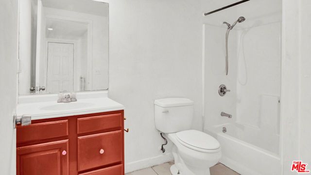 6072 York Boulevard, Los Angeles, CA 90042