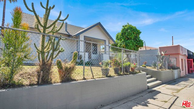 6072 York Boulevard, Los Angeles, CA 90042