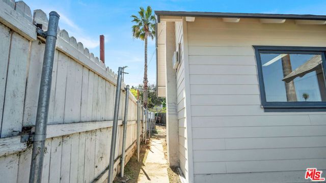 6072 York Boulevard, Los Angeles, CA 90042